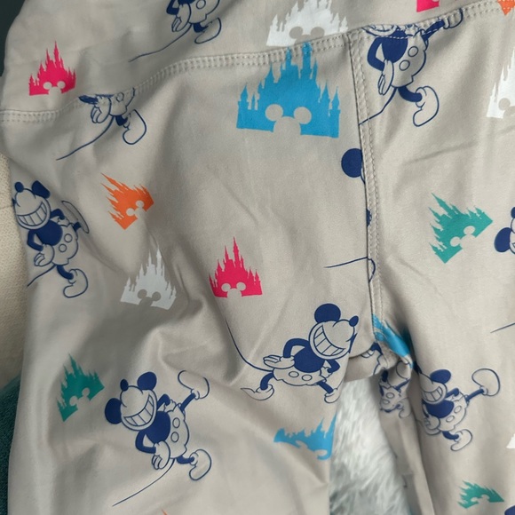 Disney Parks Mickey Mouse Castle Leggings 3/4 Length XS NWT - Picture 6 of 6